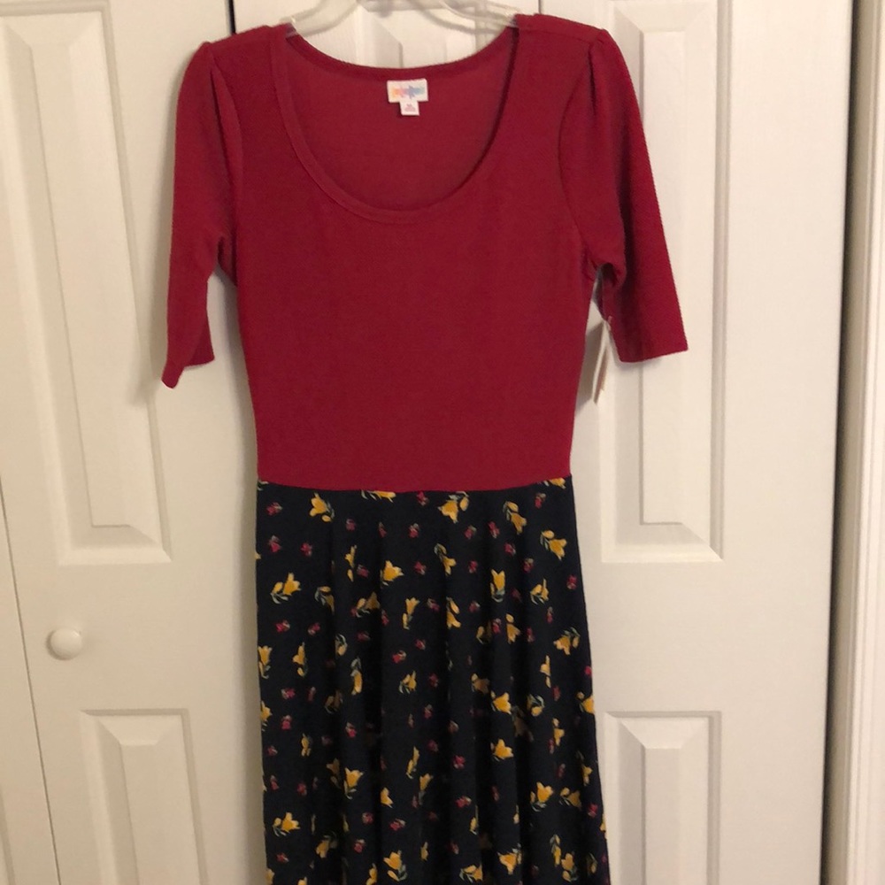 Lularoe Nicole dress size M red/black flowers